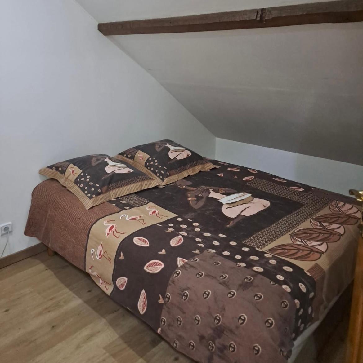 Maison Centre Courtenay Куртоне Екстериор снимка