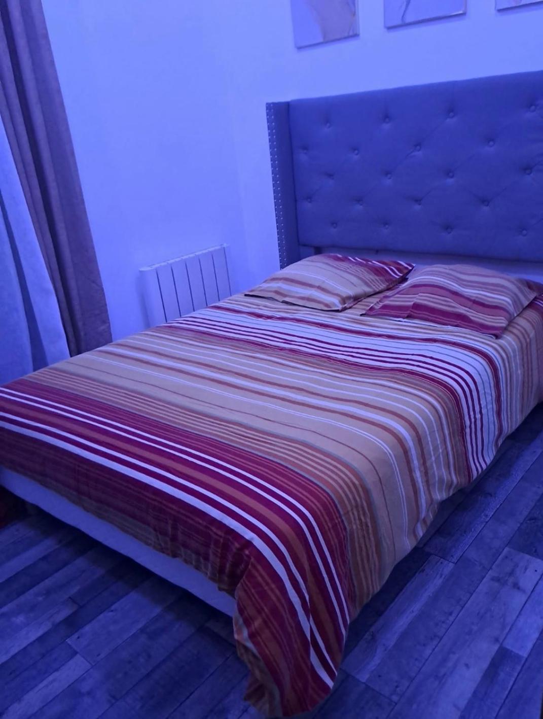 Maison Centre Courtenay Куртоне Екстериор снимка